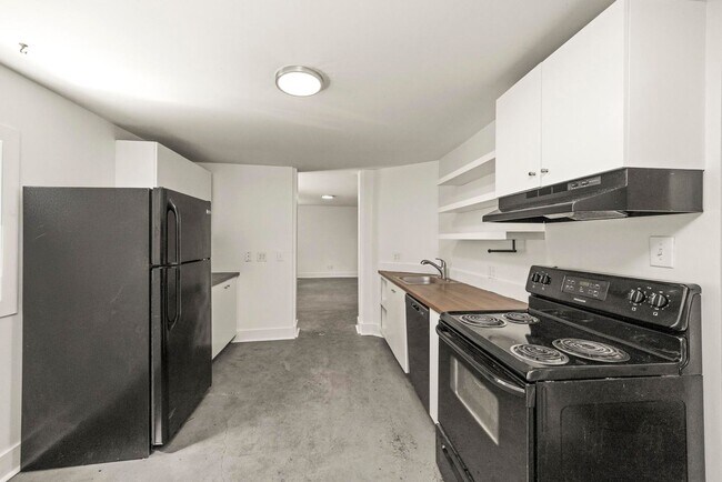 Building Photo - 611 S 14th St