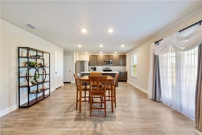Building Photo - 8120 Fairview Ct