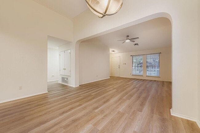 Building Photo - 4418 Mather