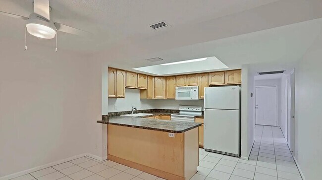 Building Photo - 9258 Green Meadows Way