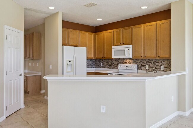 Building Photo - Spacious 3-Bedroom Gem with 2 Baths and 2238 Sq Ft of Comfort in Clermont!