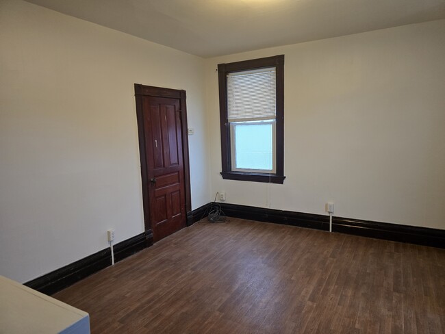 Building Photo - 499 E High St