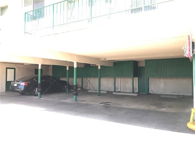 Building Photo - 223 S 5th St