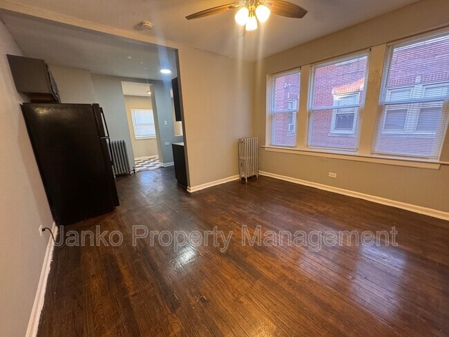 Building Photo - 5903 W Huron St