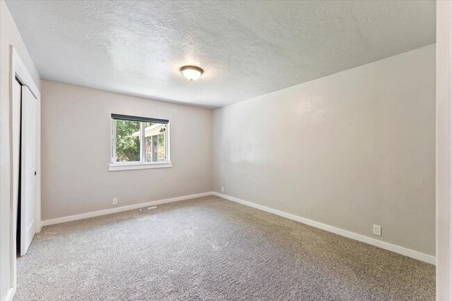 Building Photo - 297 Bard Ave