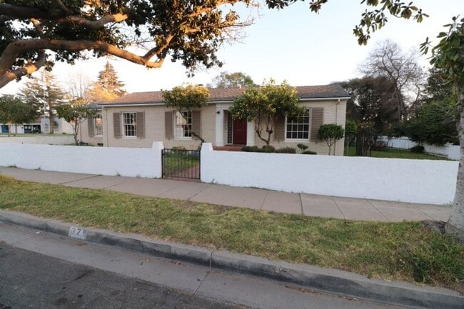 Building Photo - Beautiful Carriage District Rental