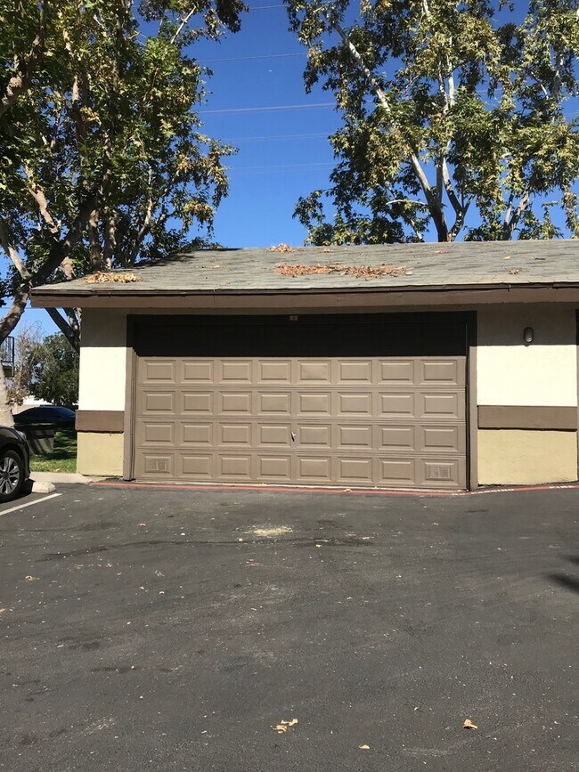 Building Photo - 1186 E Lugonia Ave