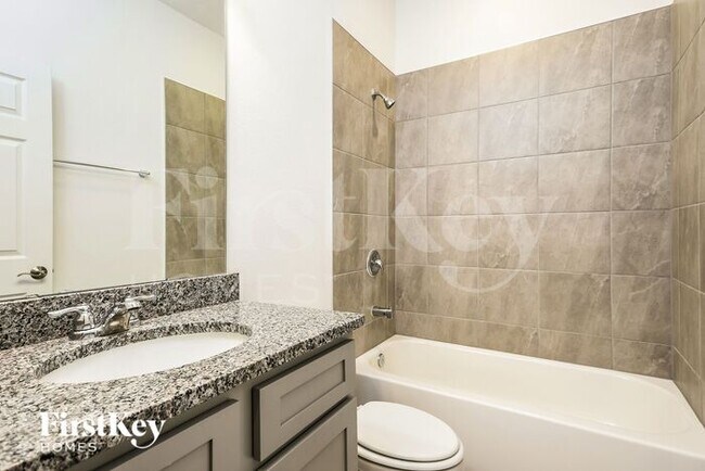 Building Photo - 1210 Ponca Rd