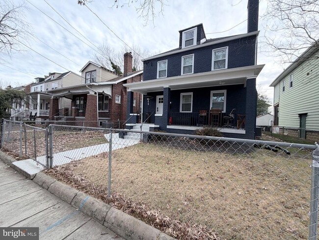 Building Photo - 805 Malcolm X Ave SE