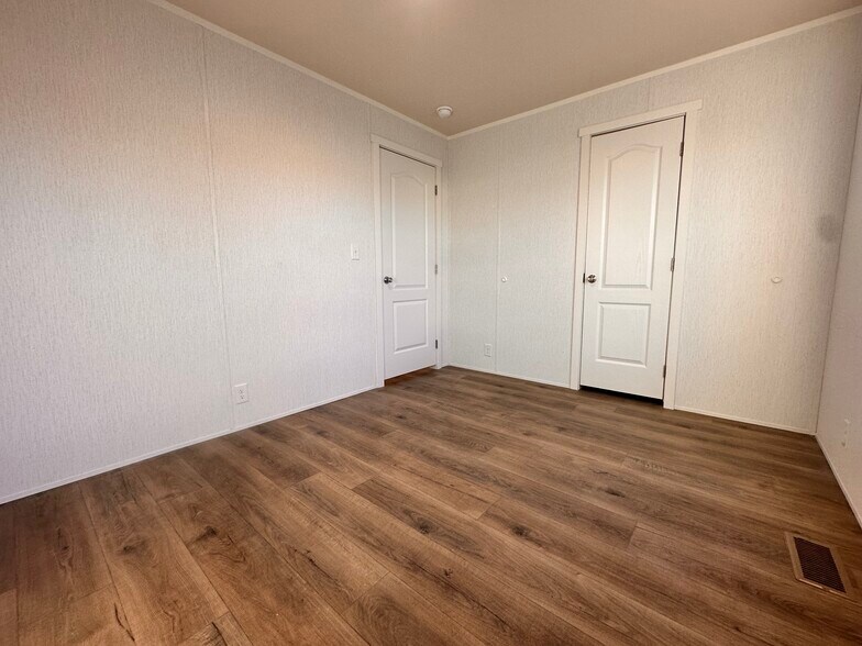 Building Photo - 11 Lapin St