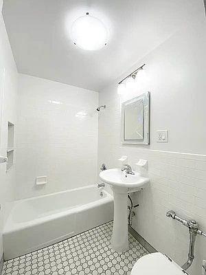 Building Photo - 2 bedroom in Bronx NY 10463