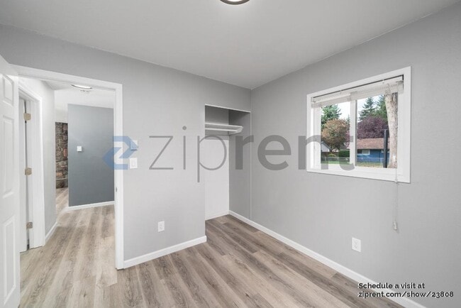 Building Photo - 12917 NE Holladay St