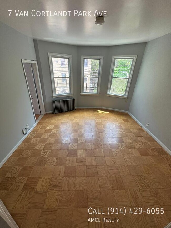Building Photo - 7 Van Cortlandt Park Ave