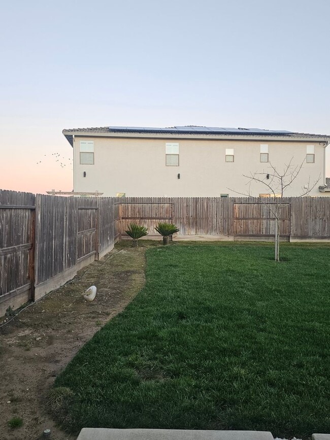 Building Photo - Beautiful Home in Gated Community