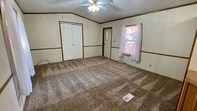 Building Photo - Cozy Open Layout 2BD/1BA Home~Fenced Yard~...