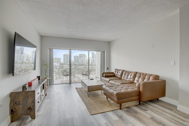 Building Photo - 500 Bayview Dr