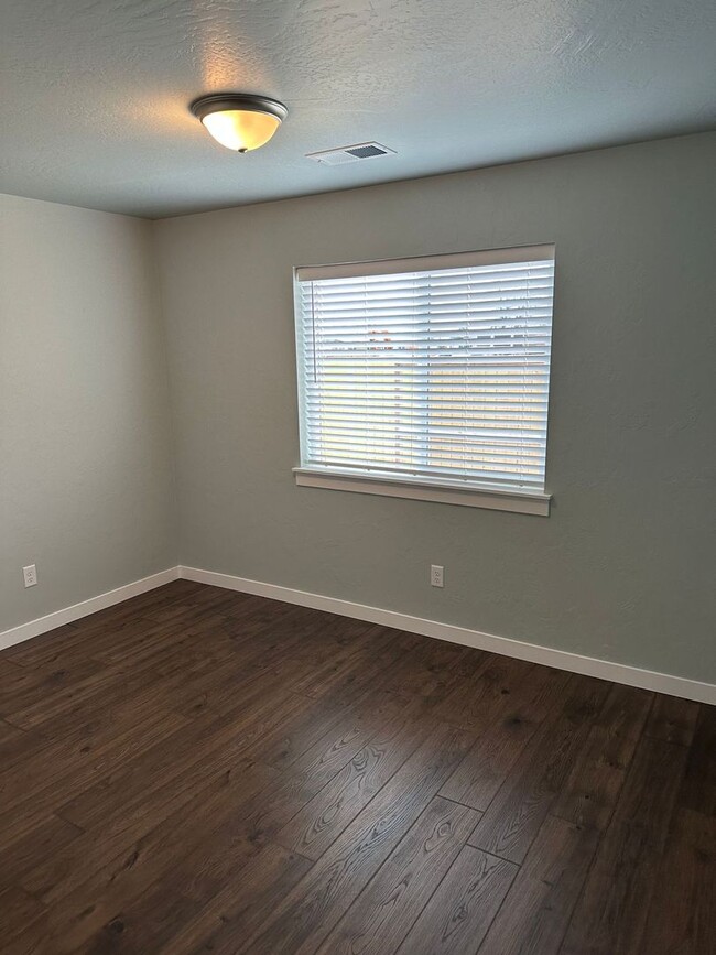 Building Photo - Brand new Medford Duplex for Rent!