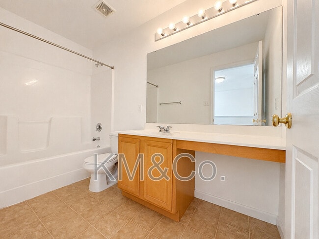 Building Photo - 213 Countryshire Dr