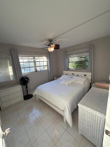 Building Photo - 450 Paradise Isle Blvd