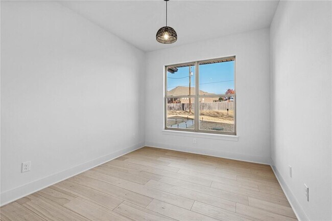 Building Photo - 585 S Rainbow Rd