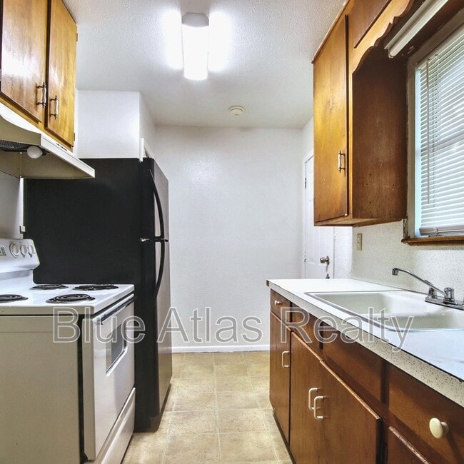 Building Photo - 610 S Mary St