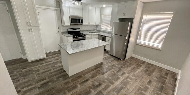 Building Photo - 5836 Sunshine Dr