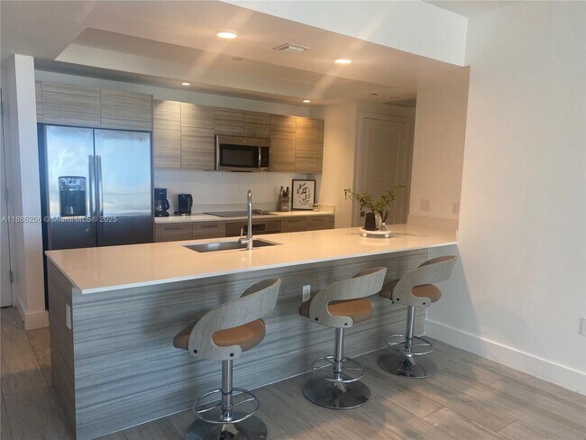 Building Photo - 121 NE 34th St