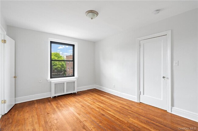 Building Photo - 250 Martine Ave