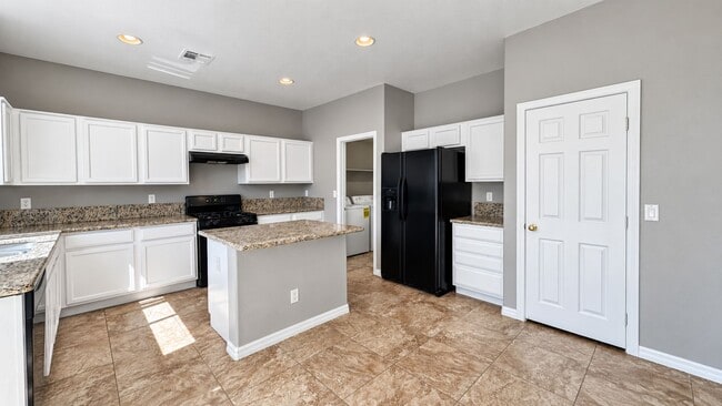 Building Photo - 7617 Pioneer Ranch Ave