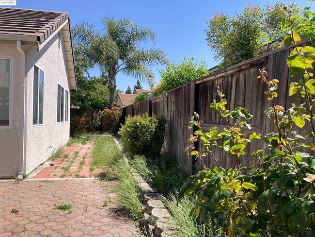 Building Photo - 10448 Almanor Cir