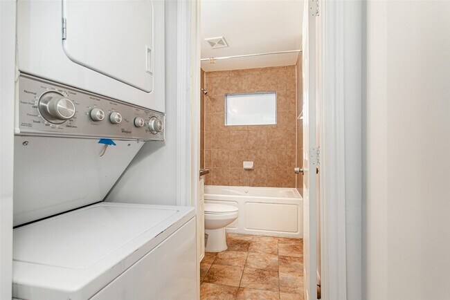 Building Photo - 4931 Junius St