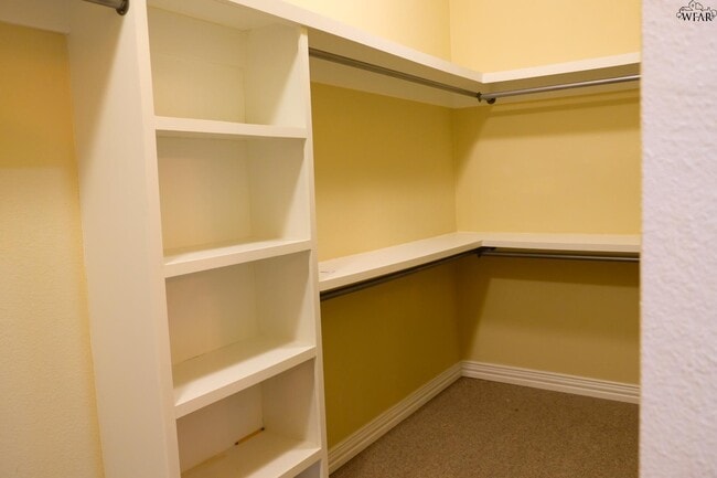 Building Photo - 20 Edwards Way