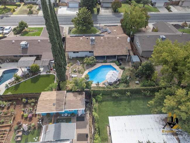 Building Photo - 1814 Vista Creek Dr