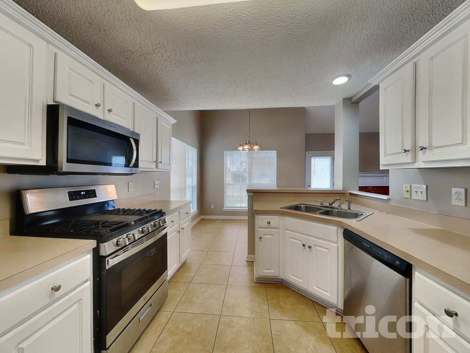 Building Photo - 5412 Village Ridge