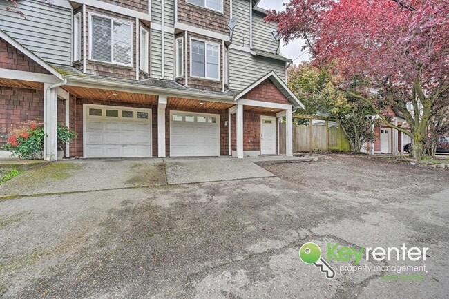Building Photo - Beautifully Renovated 3 Bed Townhome in Prime North Seattle Location