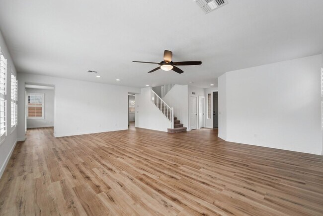 Building Photo - 16054 W Shangri La Rd