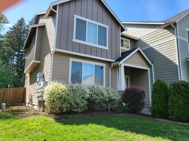 Front door & Front yard. - 16439 77th Avenue Ct E