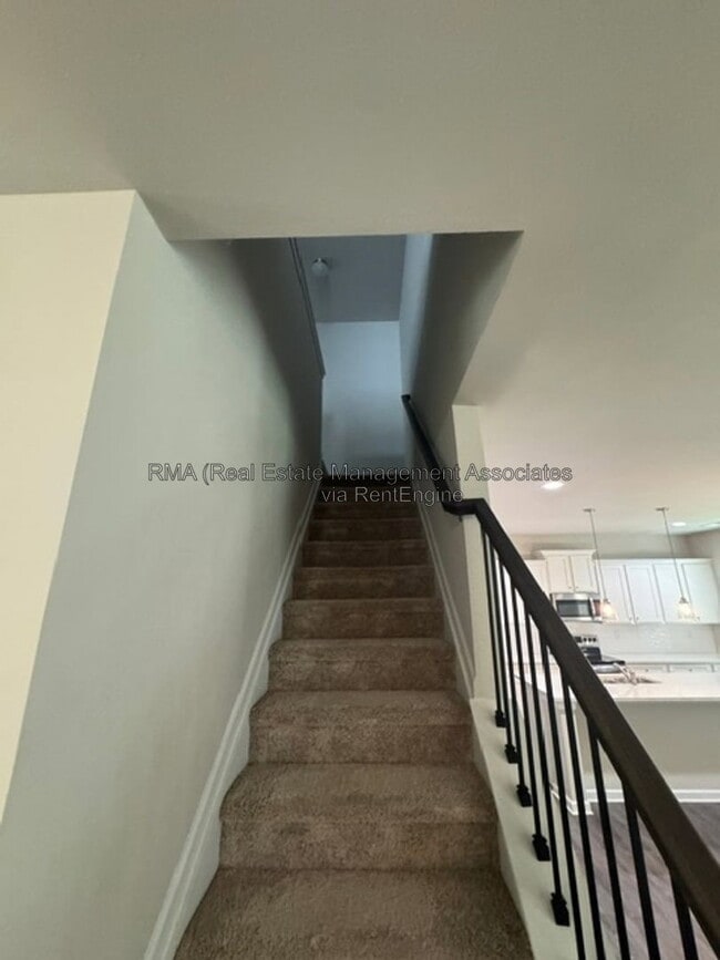 Building Photo - 1156 Burgundy Dr