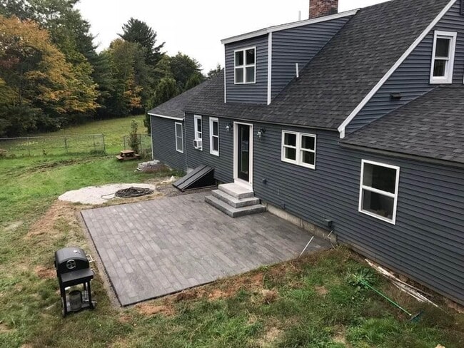 Building Photo - 395 Critchett Rd