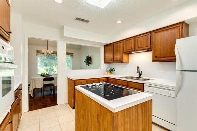Building Photo - 1814 Veranda Dr