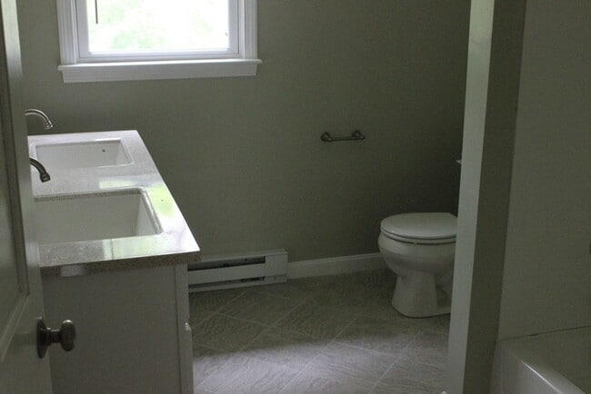 Building Photo - 48 Colonial Way