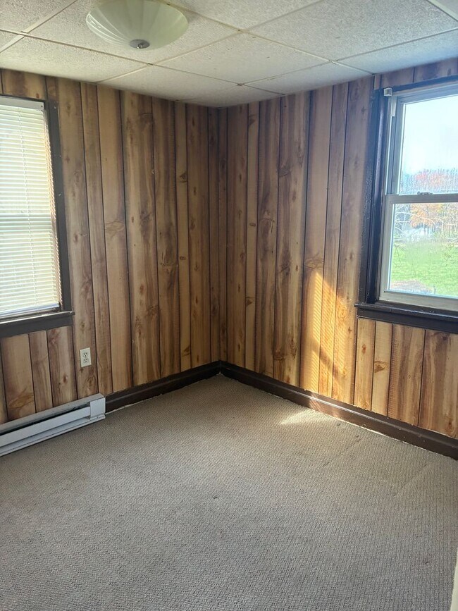 Building Photo - 251 Narrow Dr