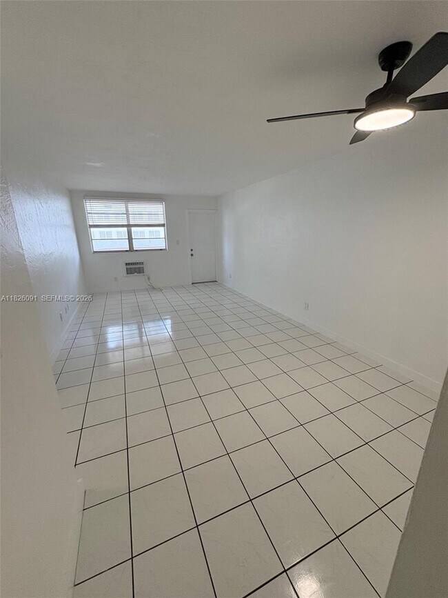 Building Photo - 505 NE 30th St