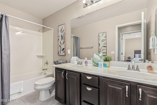 Building Photo - 7657 S Debra Dr