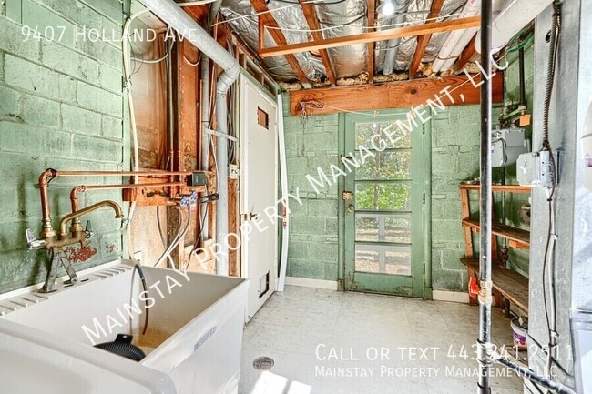 Building Photo - 9407 Holland Ave