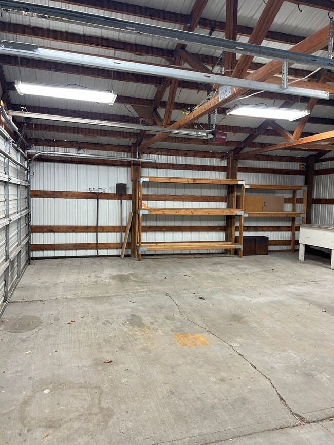 Building Photo - Charming 5 Bed, 2 bath home in the heart o...