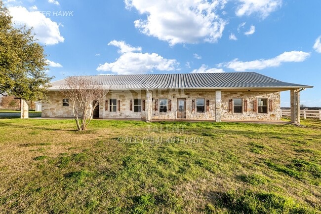 Building Photo - 3 Bedroom, 3 Bathroom Ranch Home with Barn...