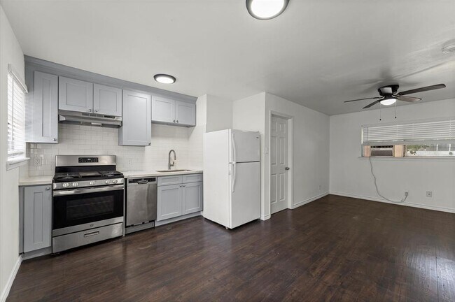 Primary Photo - 1823 Marshall St