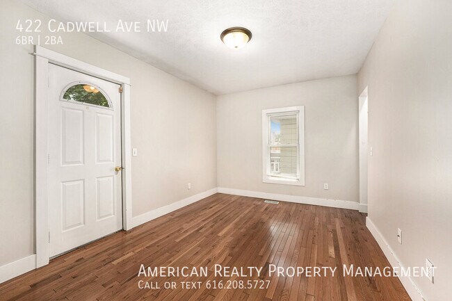 Building Photo - 422 Cadwell Ave NW