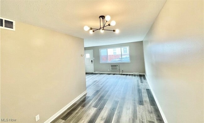 Building Photo - 2868 Noble Rd